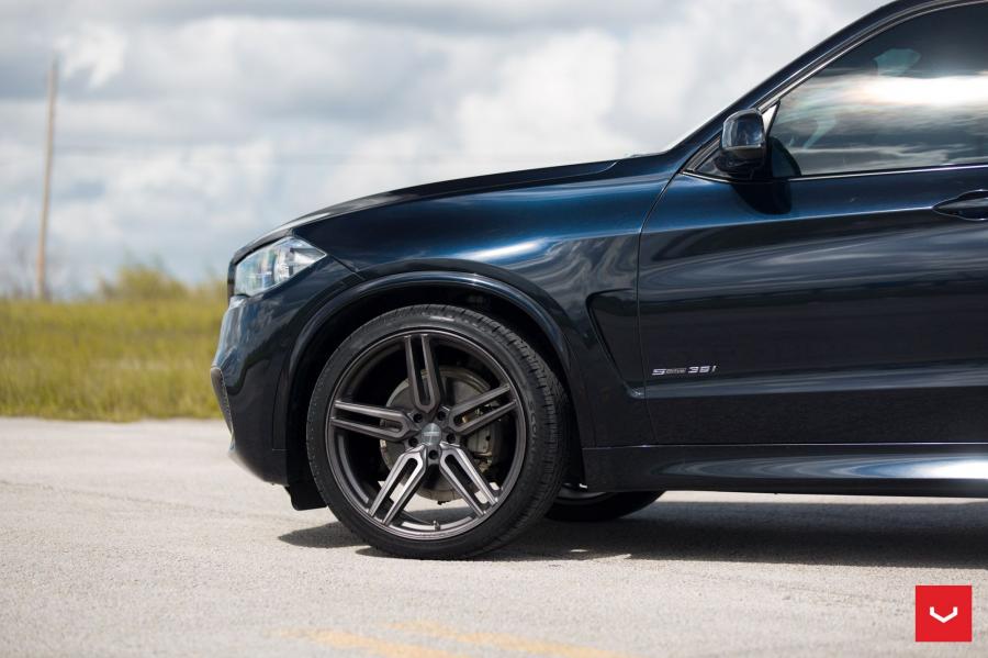 Детали экстерьера BMW X5 xDrive35i on Vossen Wheels (HF-1) 2018 года  (фото 14 из 36)